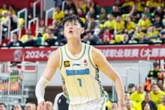 但愿無礙！曾凡博9中5貢獻(xiàn)12分3籃板1助攻重返賽場(chǎng)