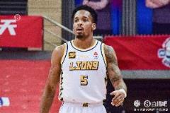 依舊無敵！巴里-布朗18投8中砍下25分3籃板9助攻4搶斷1蓋帽