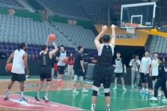 遼寧G3賽前訓(xùn)練 趙繼偉右手傷勢明顯