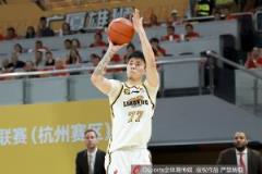 張鎮(zhèn)麟CBA生涯首次無緣總決賽，前四年1亞3冠遺憾止步