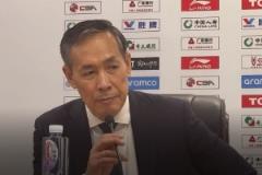 許利民：小曾想來(lái)球場(chǎng)但實(shí)在疼得起不來(lái)，擁有這樣的團(tuán)隊(duì)很幸運(yùn)