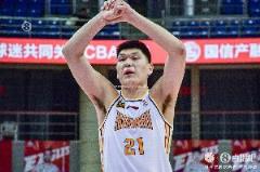 劉傳興8中7高效砍17分9籃板，頂住全場噓聲表現(xiàn)亮眼