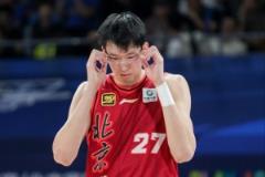周琦半決賽數(shù)據(jù)亮眼：16.3分9板2.3助1.3帽，坦言“松弛感”需分場(chǎng)合