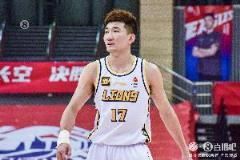 孫銘徽硬撼對手，19投8中砍下21分6助2斷