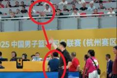 廣廈老板怒斥裁判鼓動(dòng)觀眾 球隊(duì)主帥徐濟(jì)成力勸冷靜