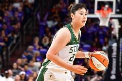 李月汝首秀亮眼 球隊5分4板4助領跑賽場