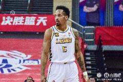 巴里-布朗首節(jié)高效表現(xiàn)貢獻10分2板1助1斷