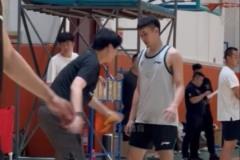 山東男籃隊(duì)內(nèi)對(duì)抗賽開(kāi)打 邱彪重點(diǎn)指導(dǎo)狀元謝智杰