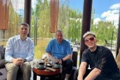 郭艾倫發(fā)布三代遼寧籃球人合影，與郭士強吳慶龍同框祝福高考學子