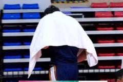 周琦深夜發(fā)文自責：哨響是比賽的一部分，面對爭議吹罰我應更冷靜