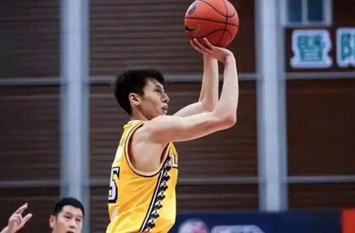 謝天謝地趙巖昊狀態(tài)回升！三分神準(zhǔn)轟17分，突破蓋帽亮眼終爆發(fā)！