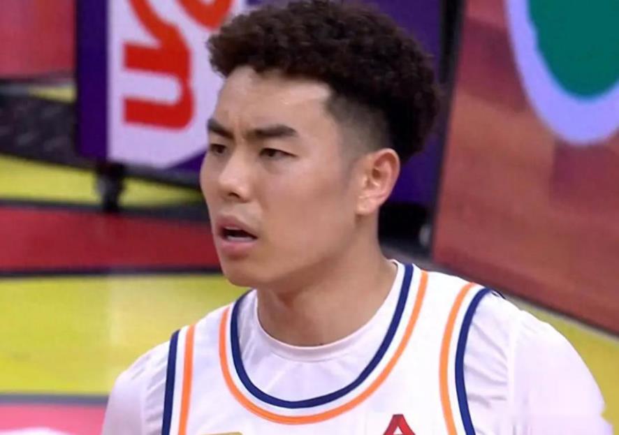 上海休賽季動作多！李添榮赴美特訓(xùn)，盧偉考察外援，李弘權(quán)傷情引關(guān)注