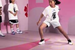 厲害了！賈磊女兒嫻熟運球，連巴特勒看完都得鼓掌！