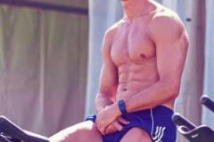 8塊腹肌+大腿青筋明顯！40歲C羅曬健身照，身材太炸裂了