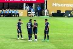 阿什拉夫：你們葡萄牙人在說啥呢門德斯：腰差點兒被晃折了