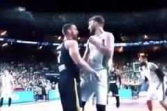 惺惺相惜，情不自禁！薩博尼斯：哈哈，笑早了吧！