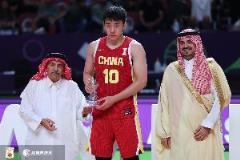 體壇周報(bào)：05后男籃青春風(fēng)暴來(lái)襲，王俊杰、楊瀚森、趙維倫或?qū)⒙?lián)手