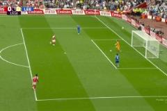 天吶利茲聯(lián)后衛(wèi)送大禮，約克雷斯直面門(mén)將射門(mén)變解圍。。