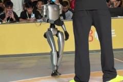 小卡：你是機(jī)器人，那我是誰(shuí)？