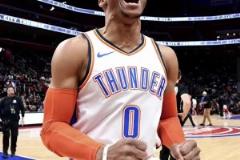 最后這個(gè)扭屁股是什么意思？球員底角空位沒接到傳球，然后……