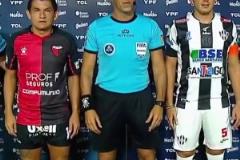 裁判：別以為我沒記住你啊！詼諧一刻：球員穿襠裁判！