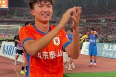 害羞靦腆大男孩一枚無疑！沉浸式體驗(yàn)王昊斌謝場，臉上都樂開花了