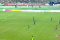 藝高人膽大！淮安隊(duì)球員選擇半場吊門，還好泰州隊(duì)門將注意力集中