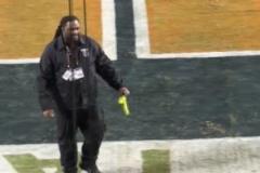 這也有？NFL賽場(chǎng)再現(xiàn)假陽(yáng)具投擲事件 此前WNBA已多次發(fā)生類(lèi)似情況