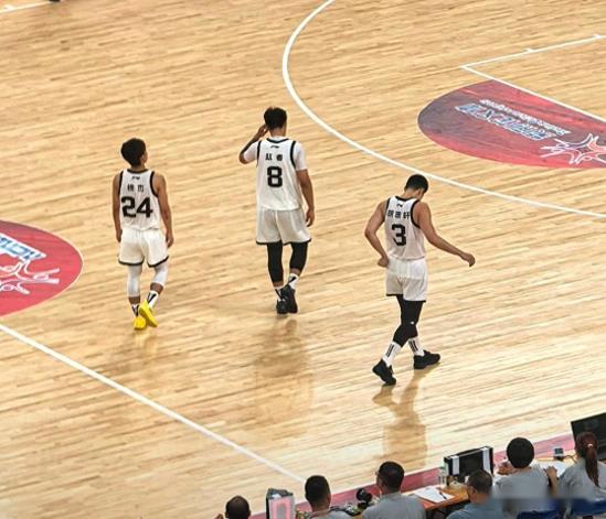 廣東大勝西班牙球隊(duì)！張文逸徐杰合砍40分，三內(nèi)齊奏響勝利樂(lè)章