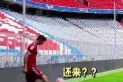 太全面了，這真是中鋒該有的腳法？拜仁球迷：萬子，隊(duì)危速歸！