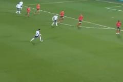 世界波達(dá)人！恩瓦內(nèi)里在英格蘭U21比賽上演精彩兜射破門