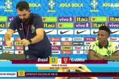 從巴西隊扔下小貓的那一刻，小貓：我敲你馬，詛咒你輸球