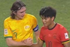 U20亞洲杯蒯紀聞表現(xiàn)搶眼，澳大利亞隊長賽后主動找其聊天