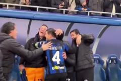 一下子冒出這么多藍黑老男孩，直接給小編看淚目了