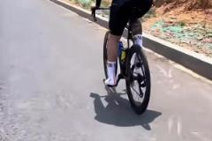 網(wǎng)友：王大雷，把你自行車丟了行不行