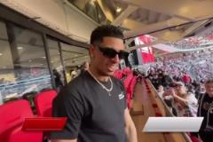 他假扮貝林厄姆去看比賽，結果被體育節(jié)目當成真的給報道了出來