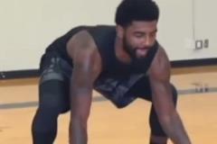 訓(xùn)練狂魔！歐文和巴特勒的運(yùn)球訓(xùn)練！你覺(jué)得誰(shuí)的難度更大？