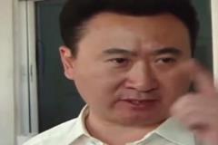 王健林當(dāng)年更衣室霸氣布置戰(zhàn)術(shù)！勝利的原因就是逼迫式打法！