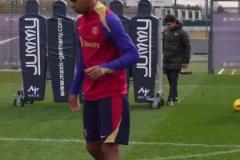 直掛死角！亞馬爾展示任意球訓練！