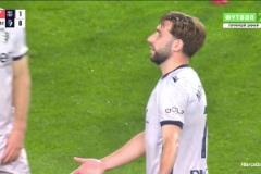 奧爾莫點球被撲！對手提前進禁區(qū)解圍重罰 奧爾莫再次主罰命中！