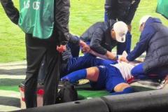 望無(wú)礙！王彤受傷下場(chǎng)，并被救護(hù)車送往醫(yī)院