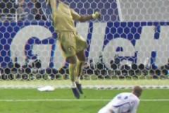 世界第一中場vs世界第一門將！布馮撲出齊達內(nèi)近距離神級頭球！