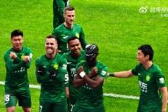 早有準備，實拍：法比奧破門后拿出藏在廣告牌后的面具慶祝