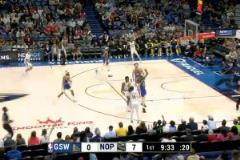 WTF！女足女孩掀開球衣挑釁男子，在場觀眾集體驚呼