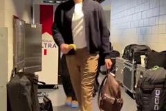 約基奇帶著布勞恩戈登穆雷入場，就像帶著3個小弟