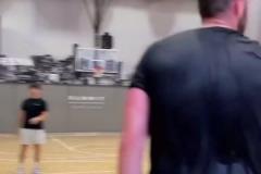 茄子！字母哥的五大搞笑時(shí)刻！“他可以在球場(chǎng)上和床上都是怪胎”