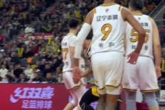 采訪(fǎng)球迷誰(shuí)是最?lèi)?ài)假摔的球員：恩比德、喬治被最多提及