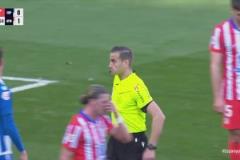 馬競遭扳平！朗格萊禁區(qū)內(nèi)拉人犯規(guī)送點！普阿多主罰點球命中！