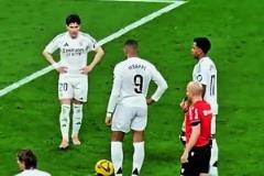 姆巴佩任意球這一細(xì)節(jié)是動(dòng)了腦子的