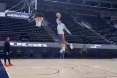 腦袋平筐！小丹尼斯-史密斯的彈跳還是這么炸裂